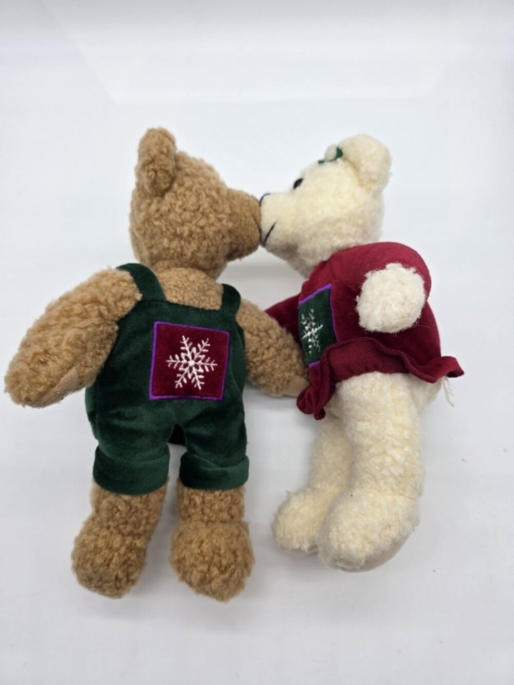Hallmark Kiss Kiss Mistletoe Magnetic Kissing Teddy Bear Pair Christmas Plush - Picture 3 of 15